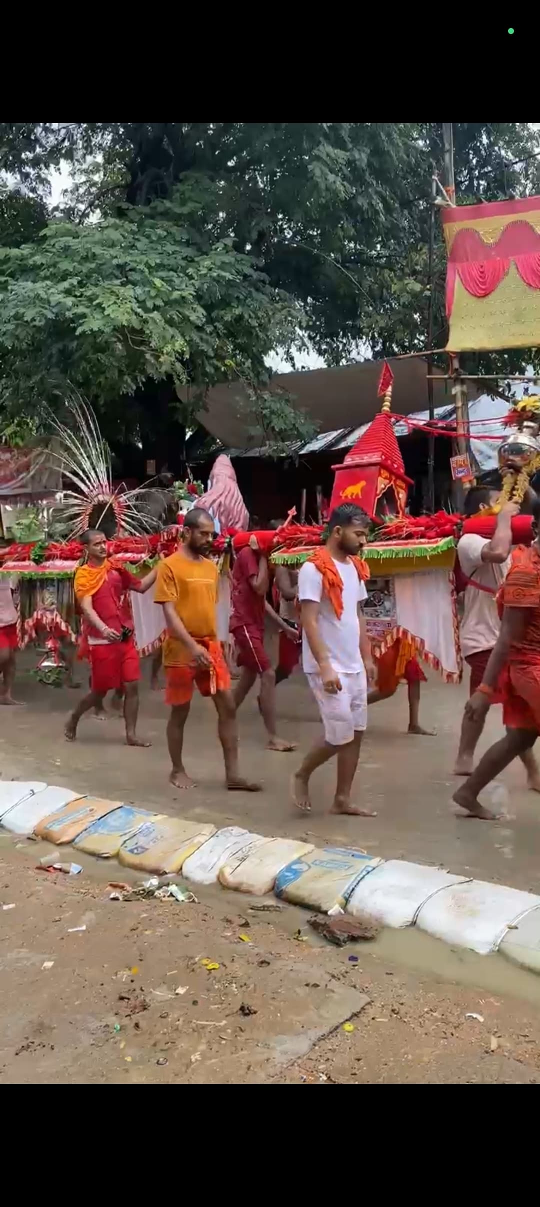 पटना सिटी से 54 फीट का कांवर लेकर पहुंचा श्रद्धालुओं का जत्था