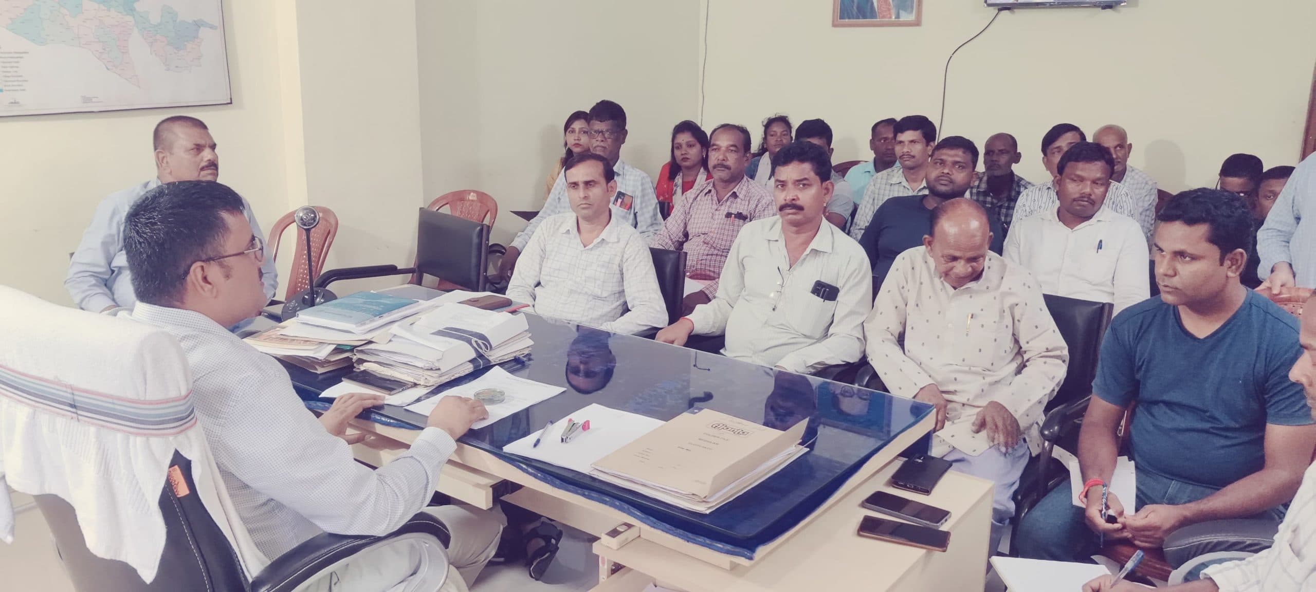 सेविकाओं को दिया गया मुख्यमंत्री मंईयां सम्मान योजना का फॉर्म