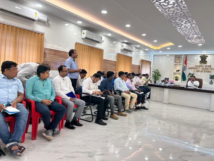 मातृत्व-शिशु स्वास्थ्य संबंधी कार्यक्रम को बनाएं बेहतर: डीएम