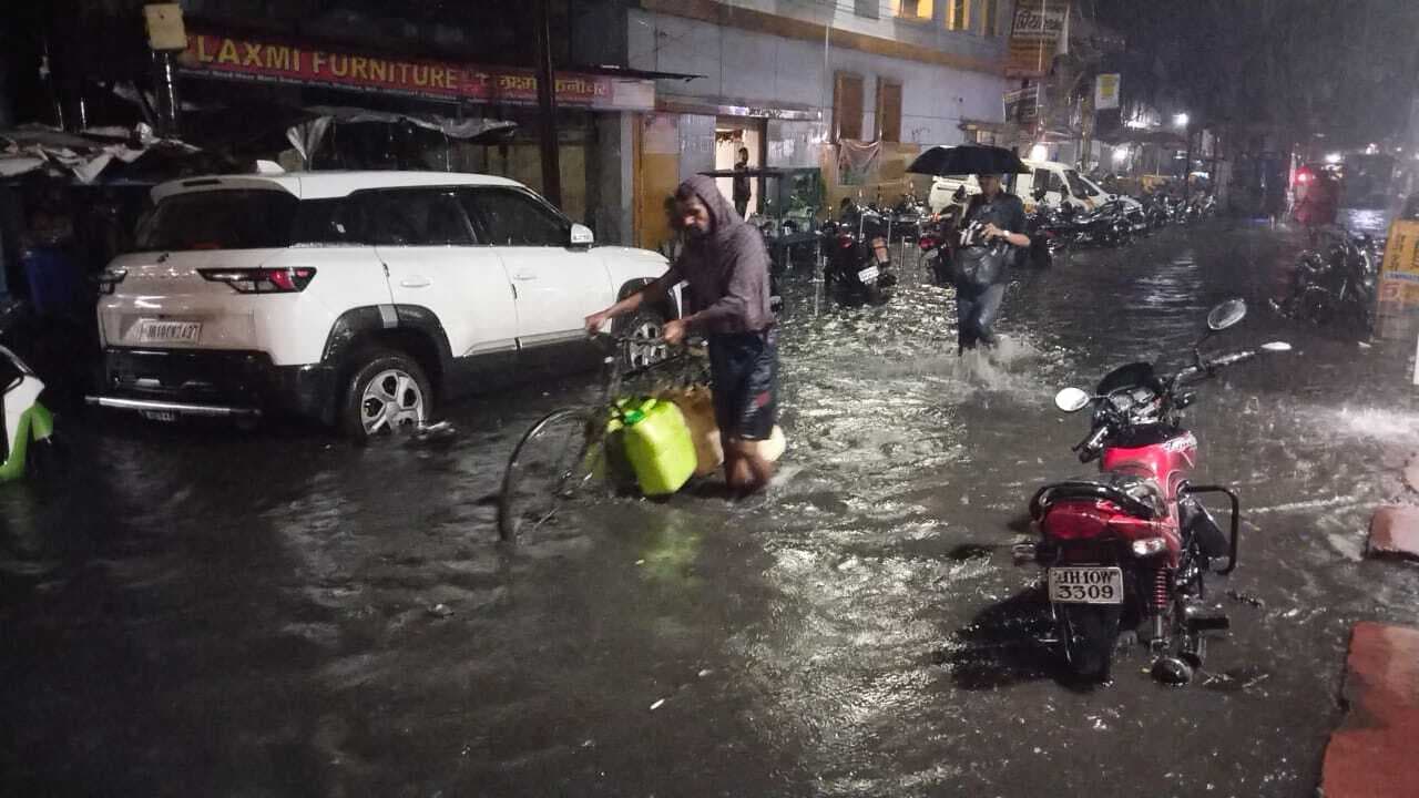 बारिश से धर्मशाला रोड जलमग्न, कई घरों में घुसा नाली का पानी