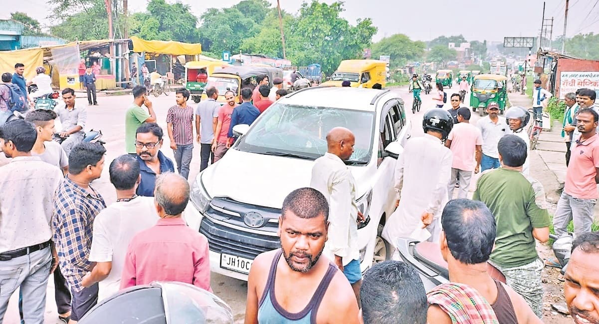 Ranchi News : कार के धक्के से घायल महिला की मौत, लेकिन बेटे की बचा ली जान