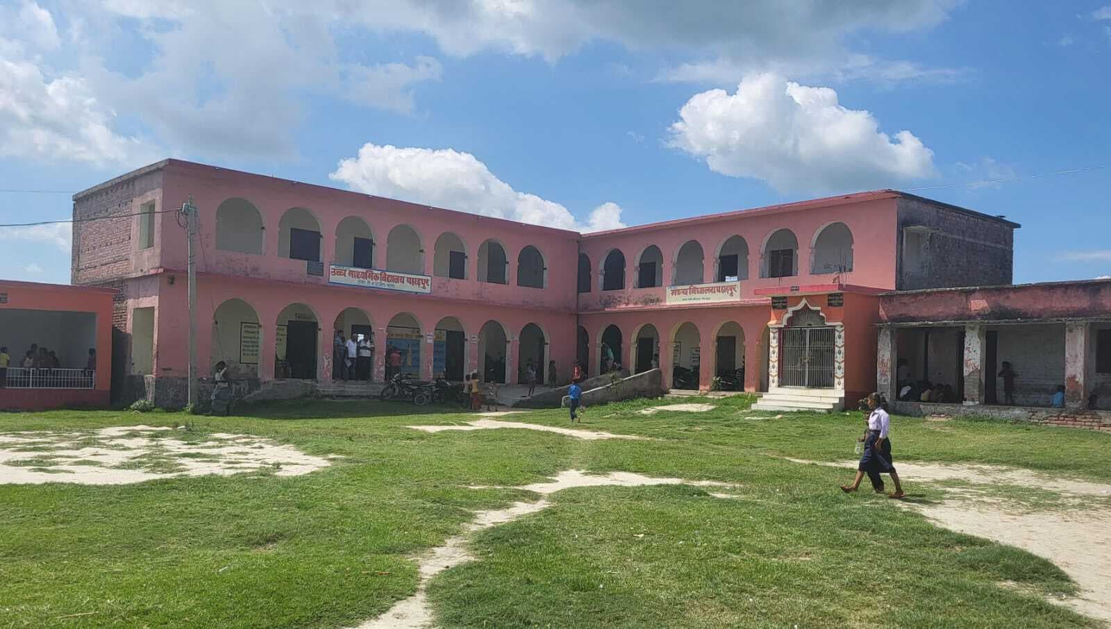 एनपीएस का शिक्षक मुन्ना भाई बनकर परीक्षा देने के दौरान धराया