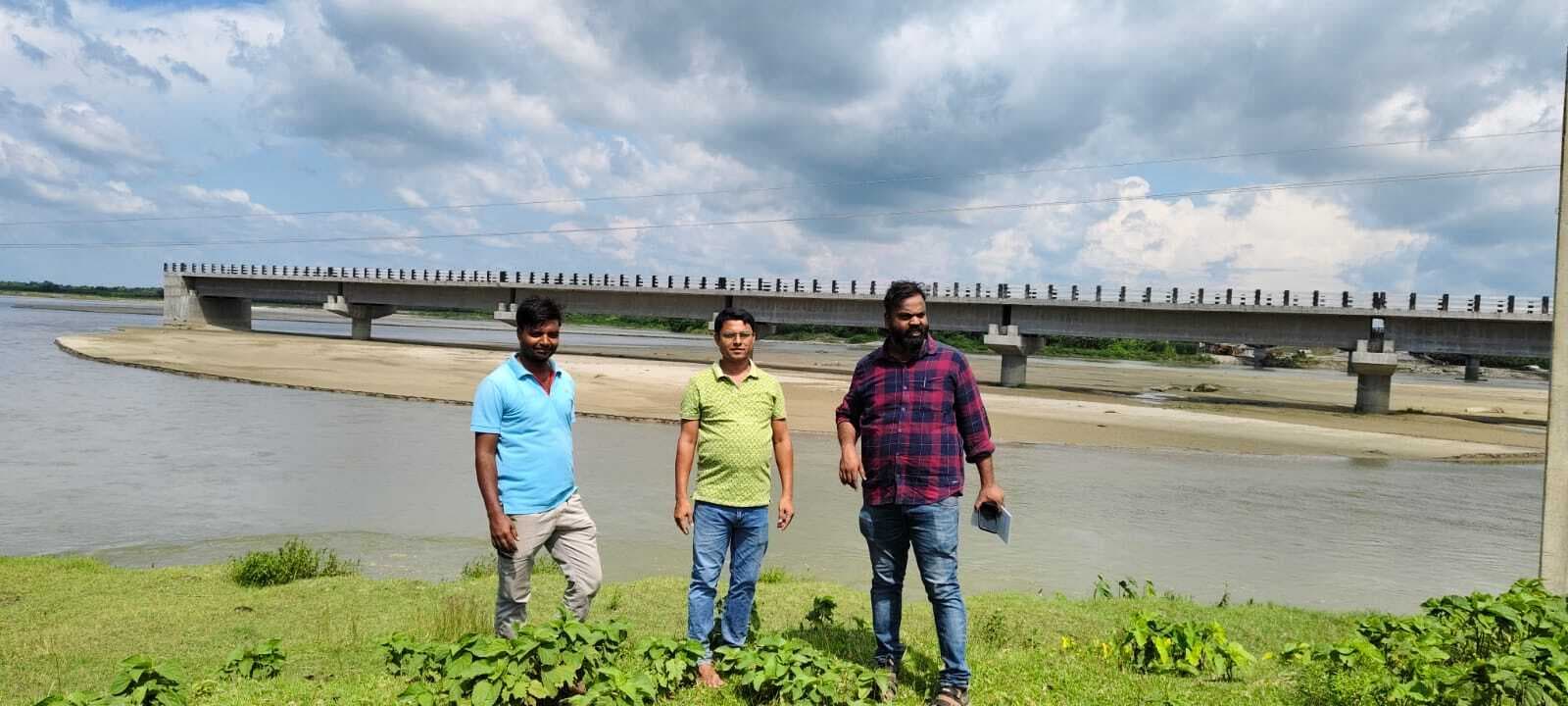 प्रभात खबर में प्रकाशित होते ही प्रशासन आया एक्शन मोड में, स्थल का जायजा लेने पहुंचे अभियंता