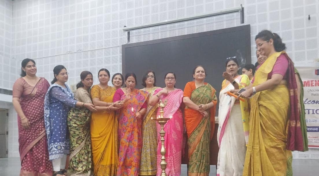 कैंपस : इंडक्शन मीट : जेडी वीमेंस कॉलेज में छात्राओं को नियम और अनुशासन की मिली जानकारी