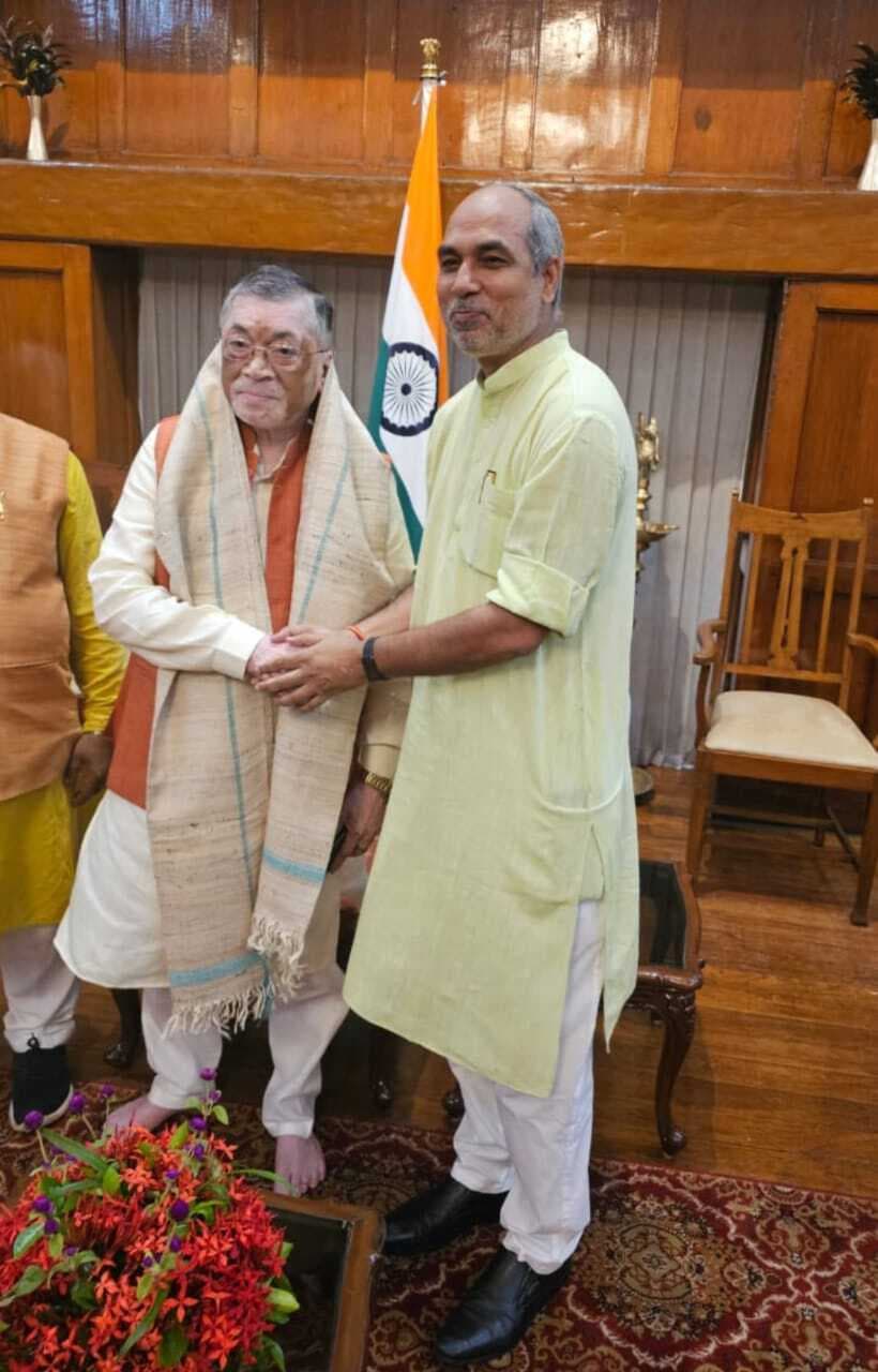 राज्यपाल से मिले खादी ग्रामोद्योग आयोग पूर्वी क्षेत्र के चेयरमैन