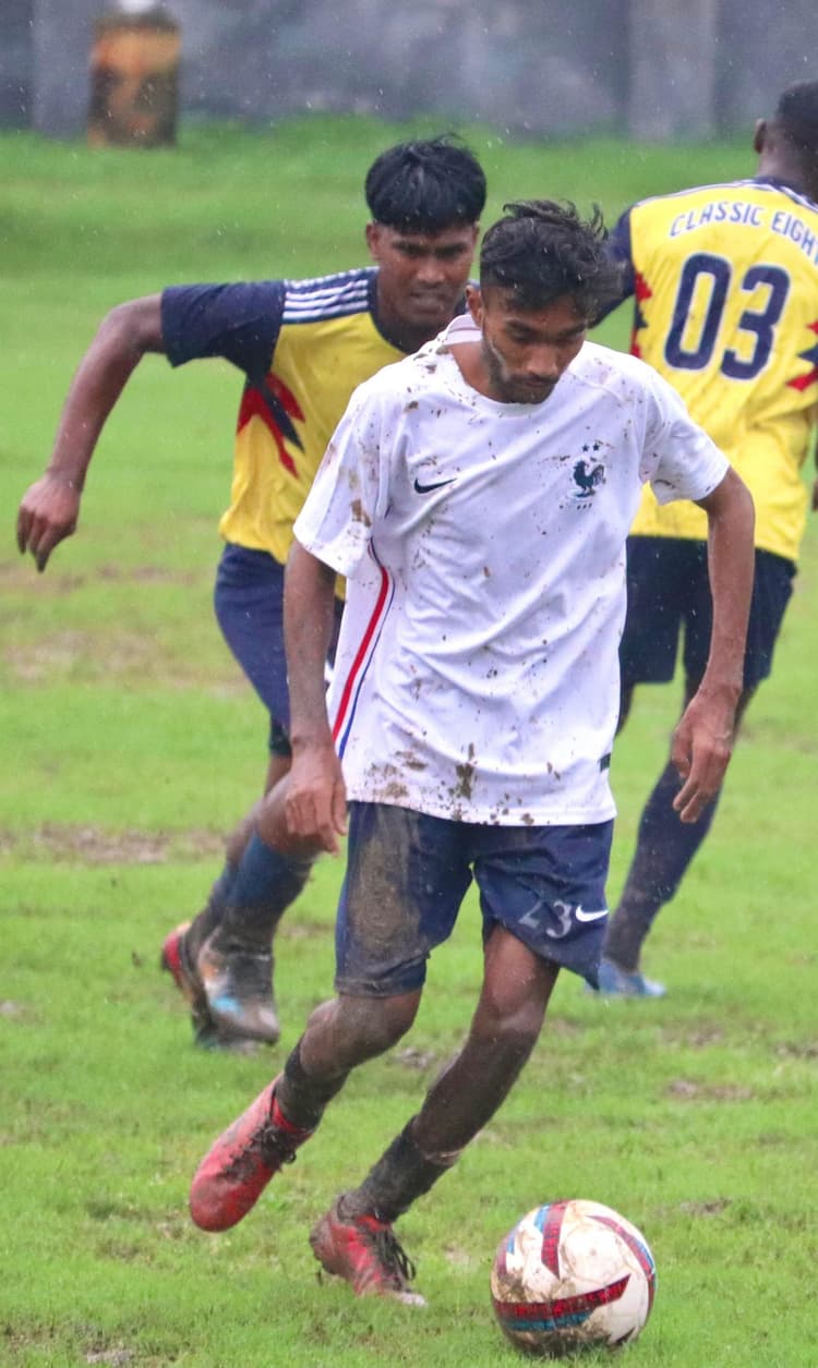 ए डिवीजन : न्यू ब्वॉयज क्लब और क्लासिक-8 की टीमें जीतीं