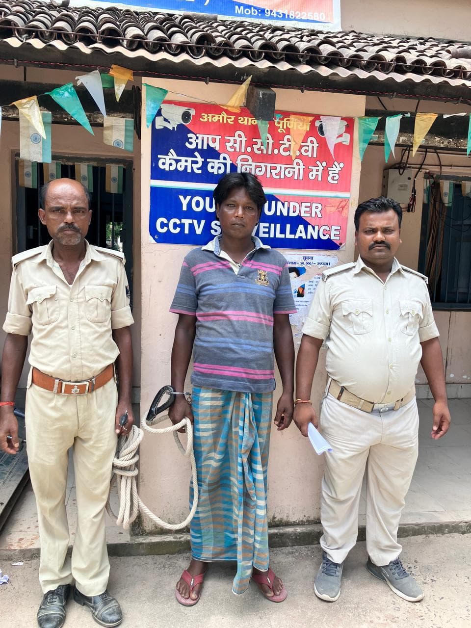 अमौर में वारंटी को पुलिस ने किया गिरफ्तार