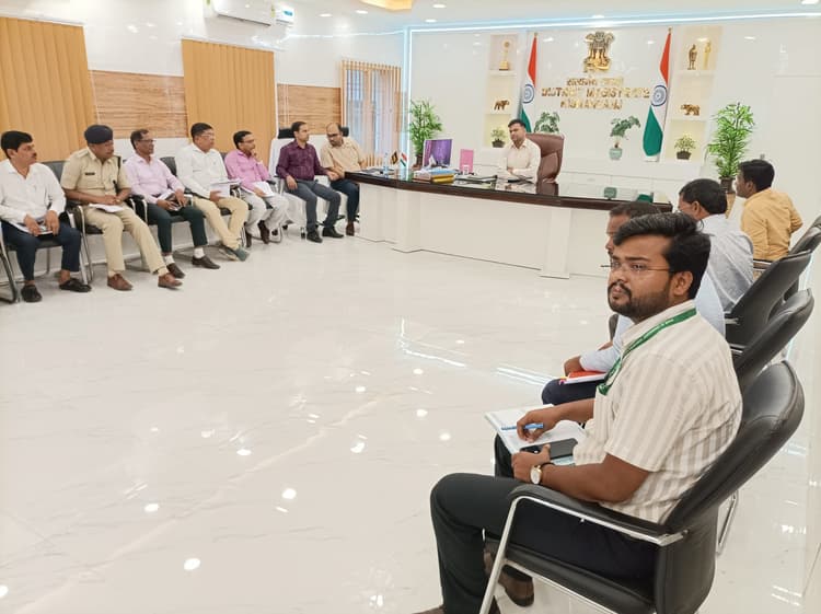 जिले के चार केंद्रों पर होगी सिपाही भर्ती परीक्षा, तैयारी की डीएम ने की समीक्षा