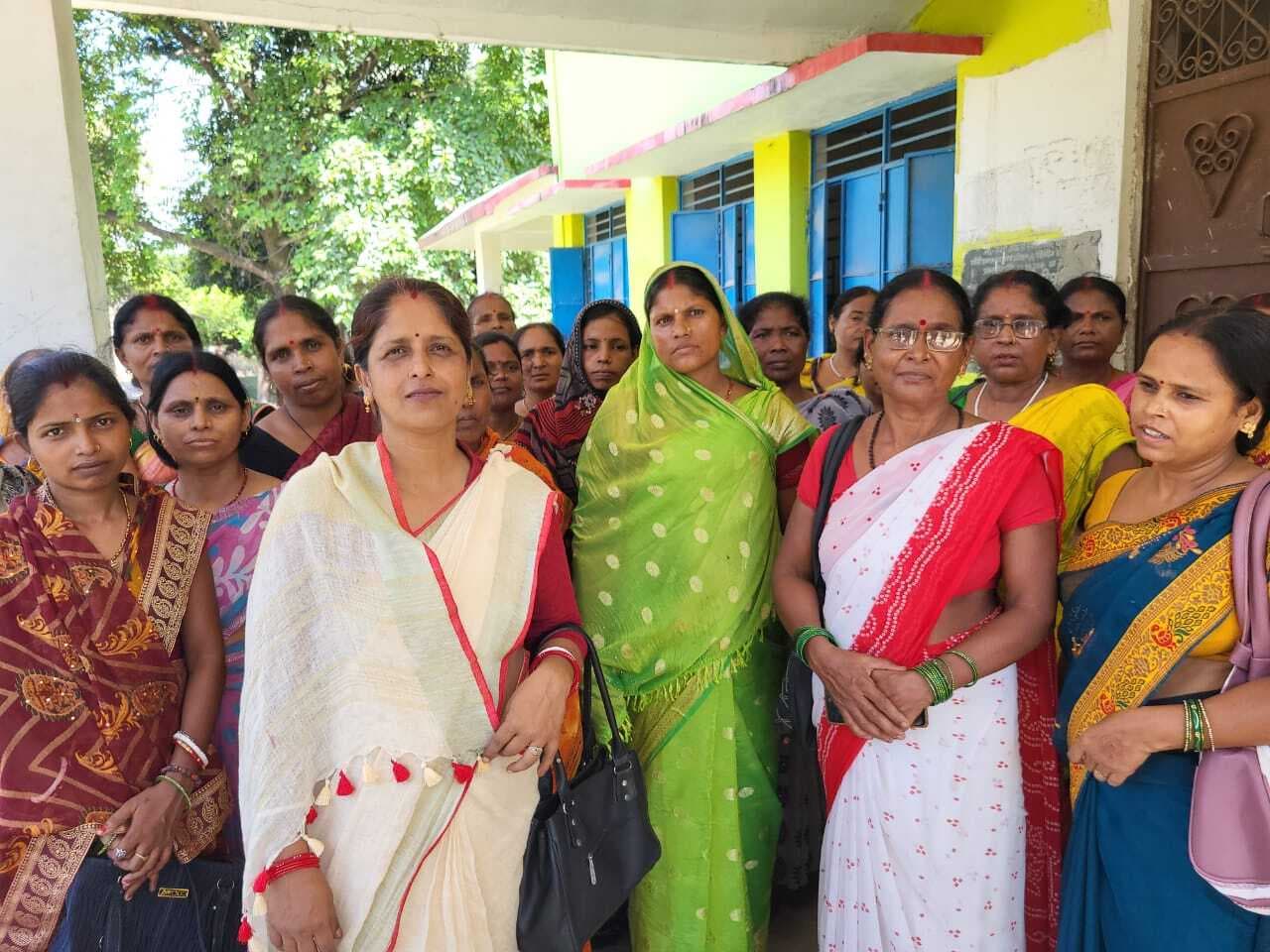 60 किमी दूर गैस एजेंसी रहने को लेकर सेविका संघ ने किया विरोध प्रदर्शन