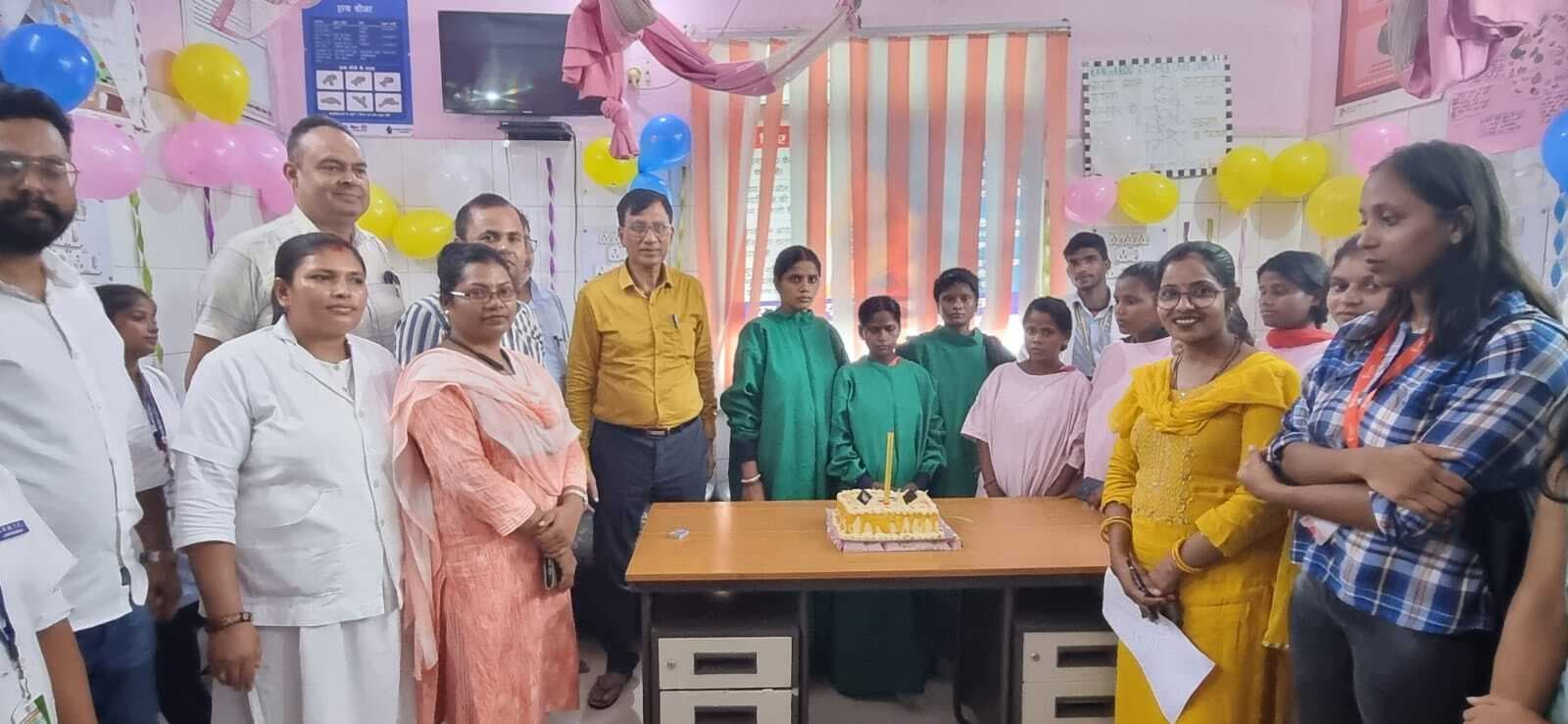 छह माह तक बच्चों को सिर्फ स्तनपान कराएं माताएं