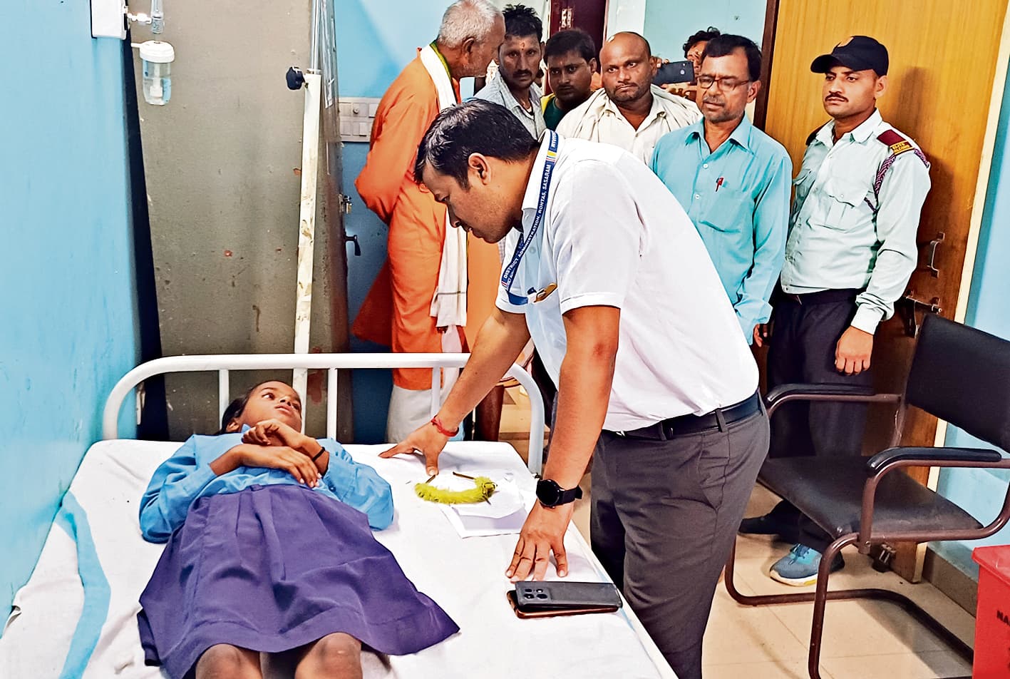 Sasaram News: मिडडे मील में परोसे गये खाने में मिली संदिग्ध पोटली, एक छात्र को हुई फूड प्वाॅयजनिंग