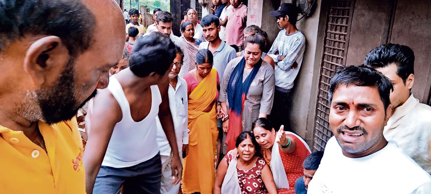 पटवाटोली में कारखाने की जर्जर दीवार गिरी, दबने से महिला की मौत