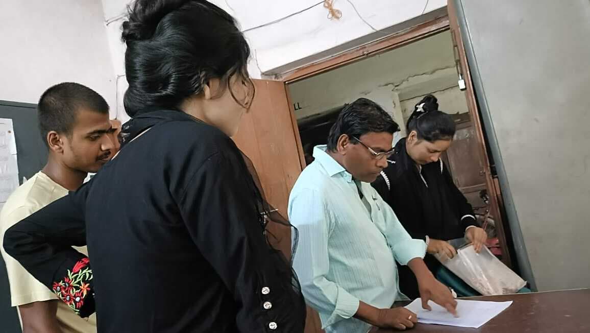 कन्या उत्थान योजना से वंचित छात्राओं की लग रही भीड़