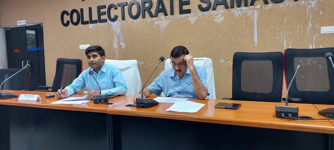 राजस्व संग्रह की खराब स्थिति पर तीन विभाग के अधिकारी से स्पष्टीकरण पूछने का निर्देश