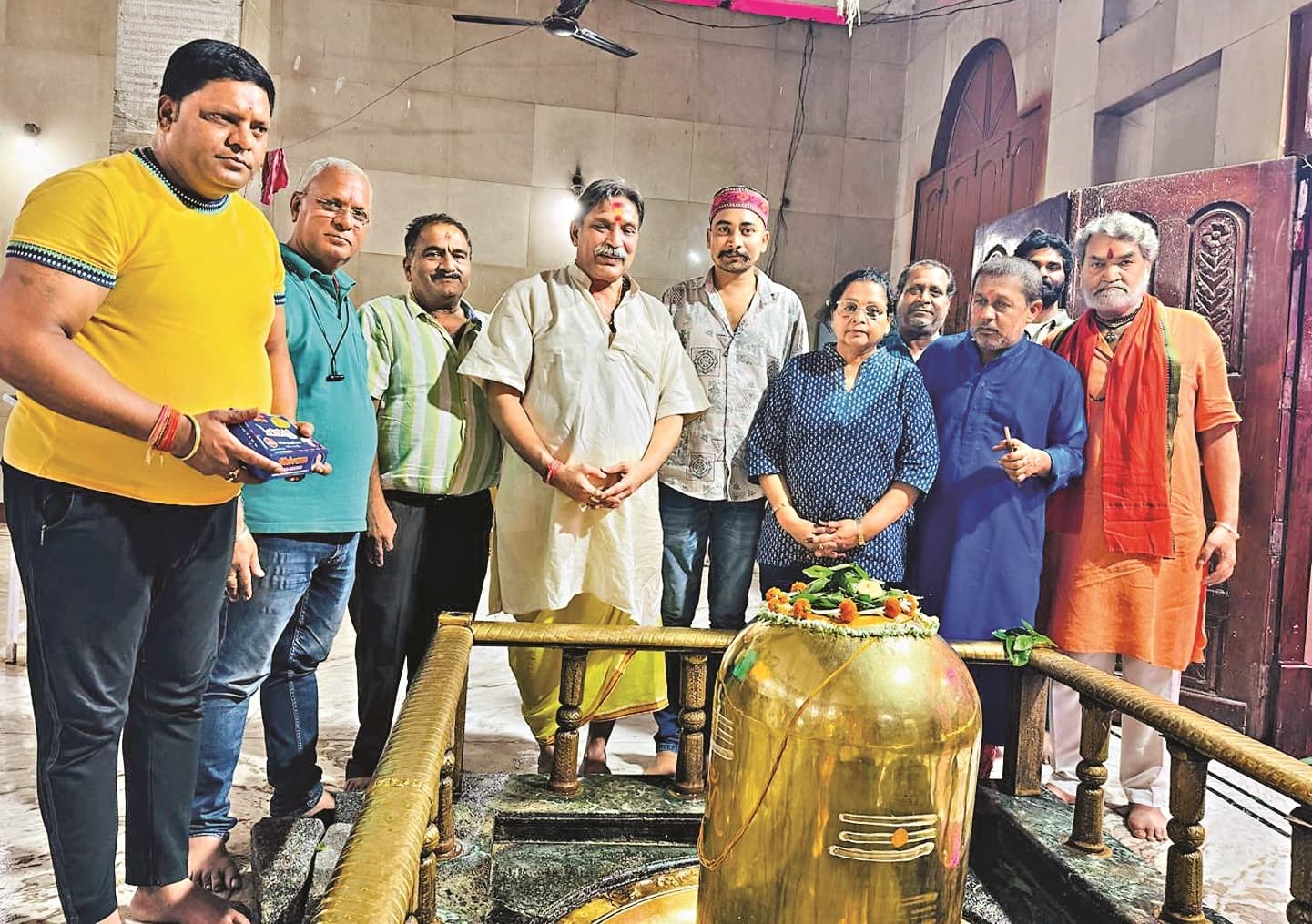 Ranchi News : सावन शिवरात्रि पर भक्तों ने पहाड़ी मंदिर में जलाभिषेक