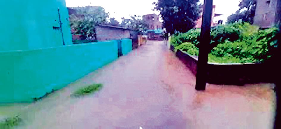 कांकसा में कुनूर नदी का जलस्तर बढ़ा, गोपालपुर के कई क्षेत्रों में भरा पानी