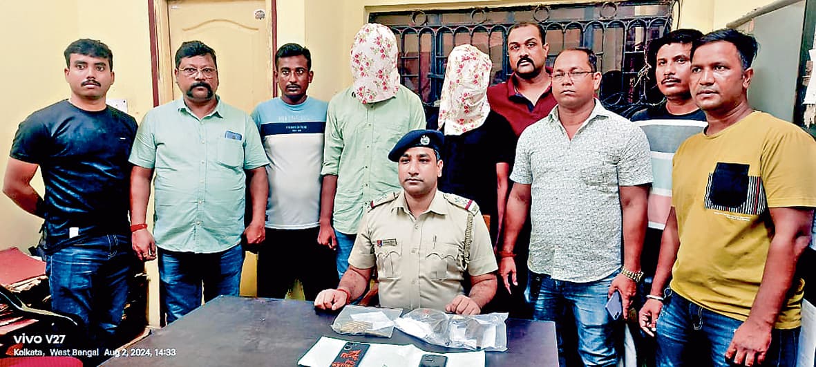 आग्नेयास्त्र के साथ दो युवक गिरफ्तार किये गये