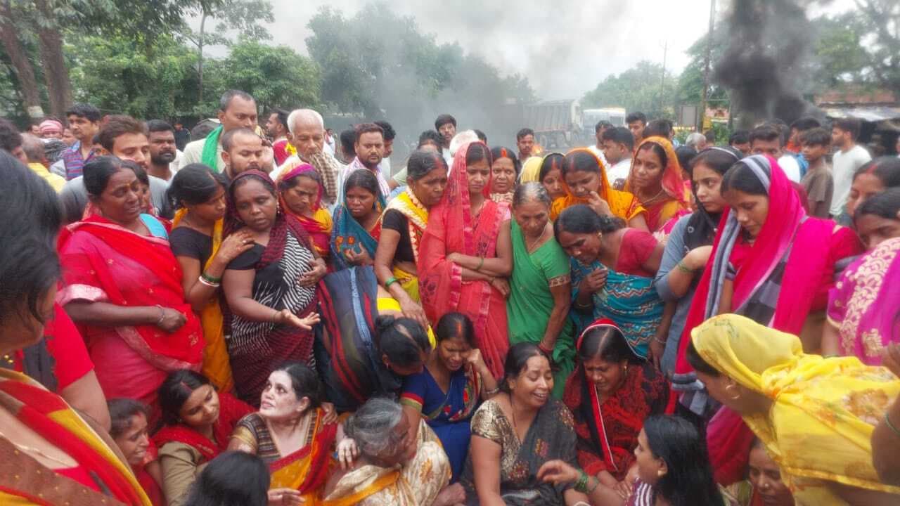 हत्या के विरोध में सड़क जाम, हंगामा