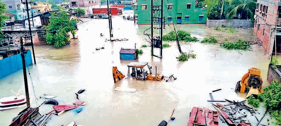 बारिश से दुर्गापुर के कई क्षेत्र डूबे, बढ़ी परेशानी