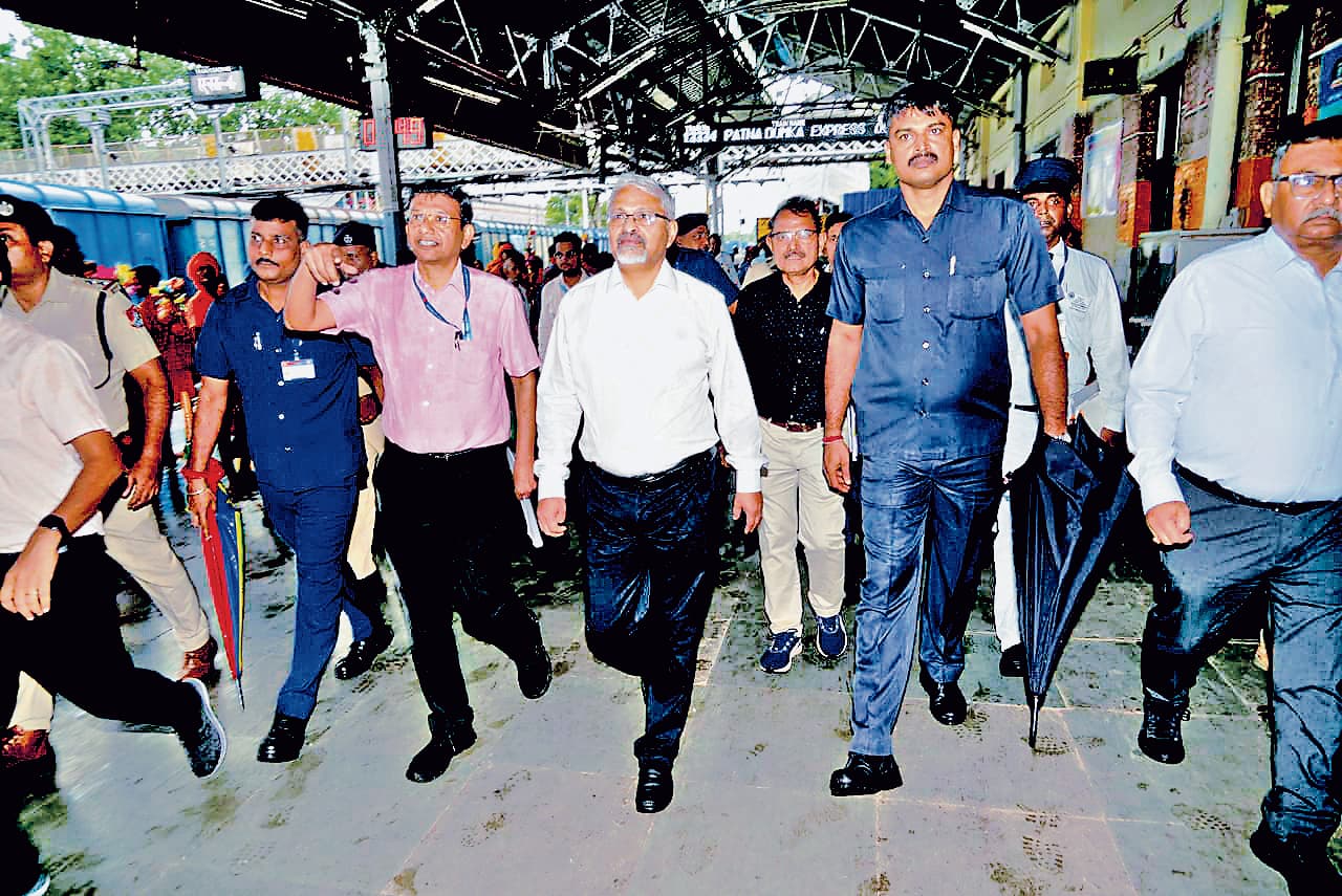 पूर्व रेलवे के महाप्रबंधक ने जमालपुर-भागलपुर-साहिबगंज खंड का किया निरीक्षण, दिये सुझाव