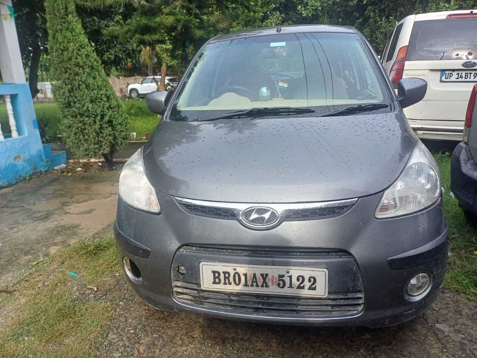 कार से 943 बोतल नेपाली शराब बरामद, दो तस्कर गिरफ्तार