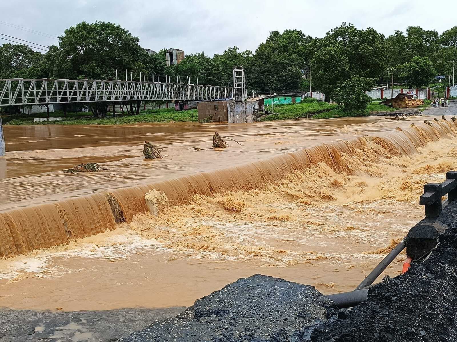 पिपरवार कोयलांचल में उफान पर सपही व दामोदर