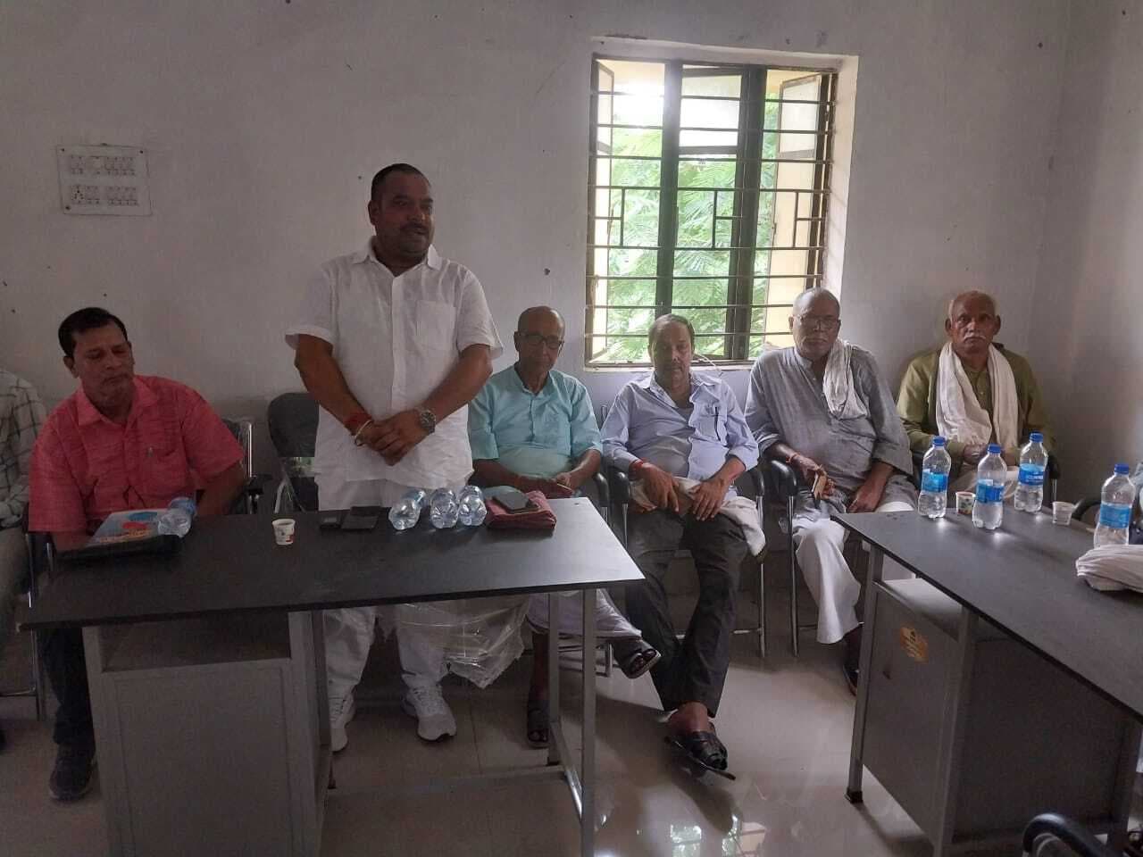 उर्वरक निगरानी समिति की हुई बैठक, बोले प्रमुख, खरीफ फसल में किसानों को समय पर उपलब्ध हो खाद