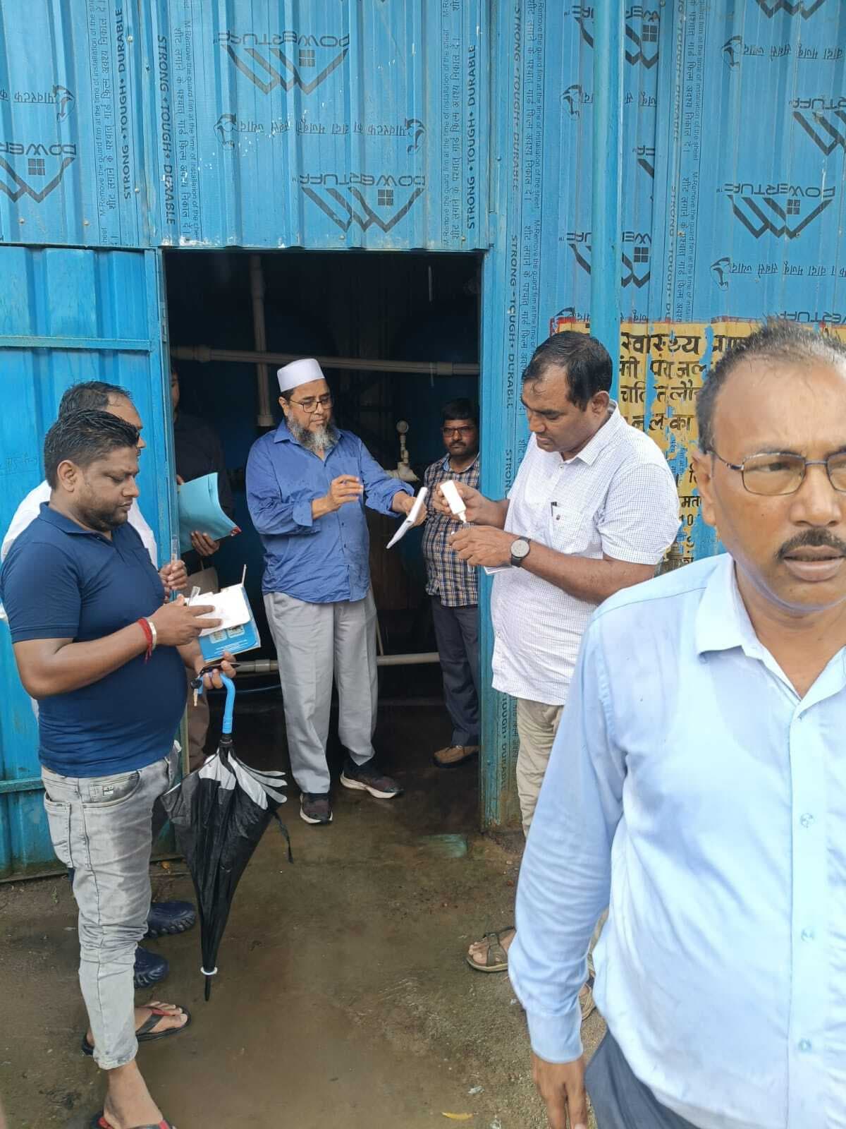 विशेष सचिव ने नल जल योजना का किया निरीक्षण, लोगों को नल का जल पीने की दी सलाह