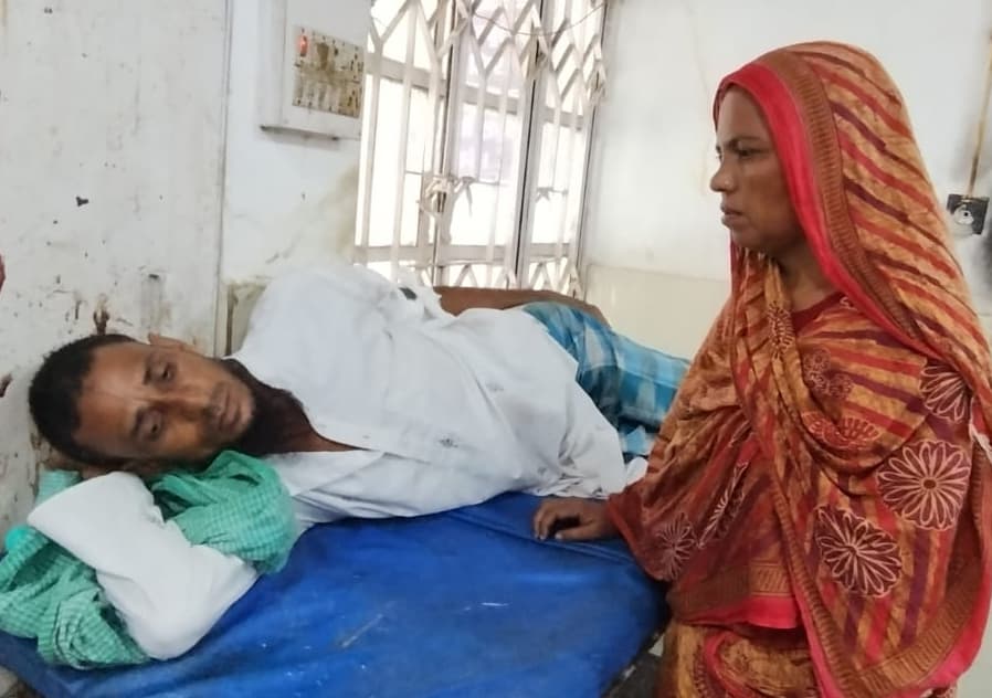 रौटा के पुरानी हाट में घर में घुसकर किसान को मारी गोली, घायल