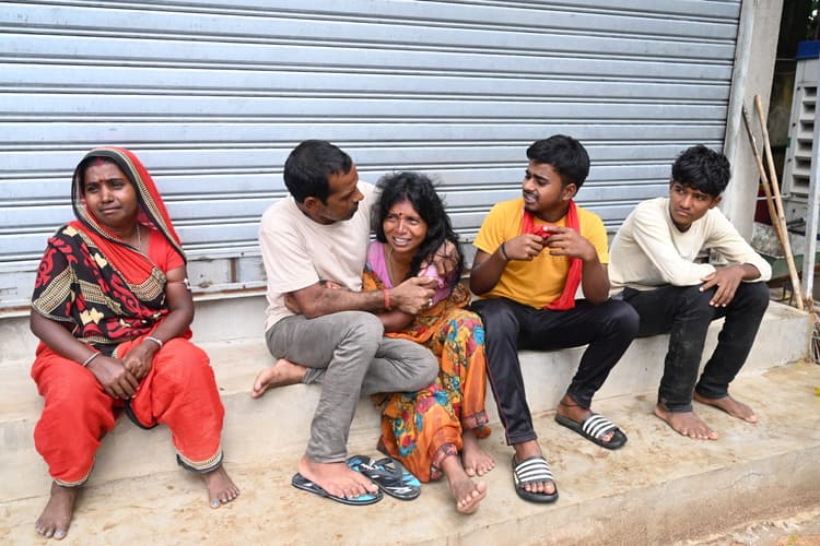 ट्रांसफाॅर्मर पर काम कर रहे मेनडेज बिजली मिस्त्री को लगा करंट, हो गयी मौत