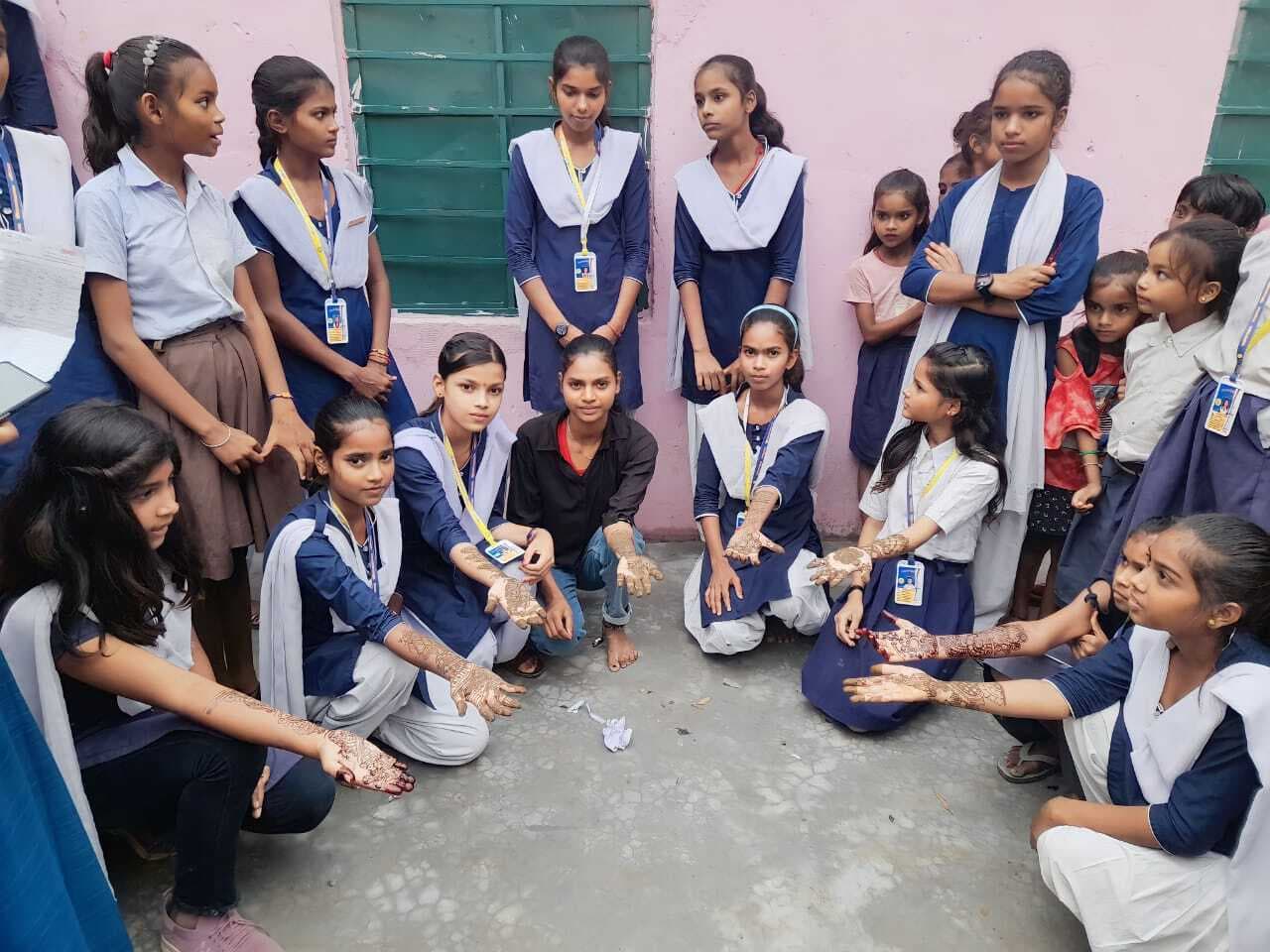 मेहंदी प्रतियोगिता में राजनंदनी व राखी बनाओ प्रतियोगिता में प्रगति ने मारी बाजी