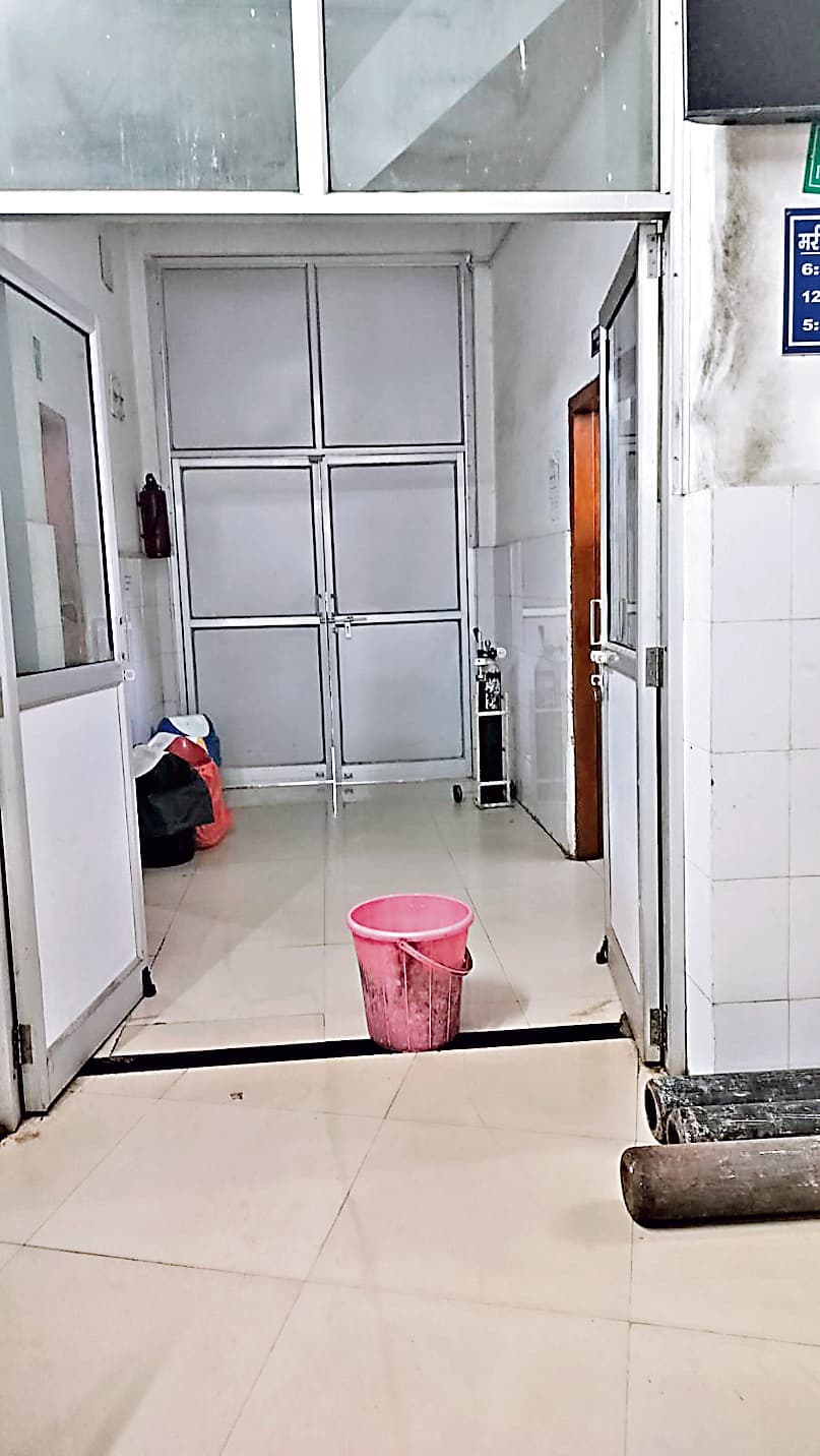 Ranchi news : मंडल रेल अस्पताल की छत से टपक रहा पानी, मरीज परेशान