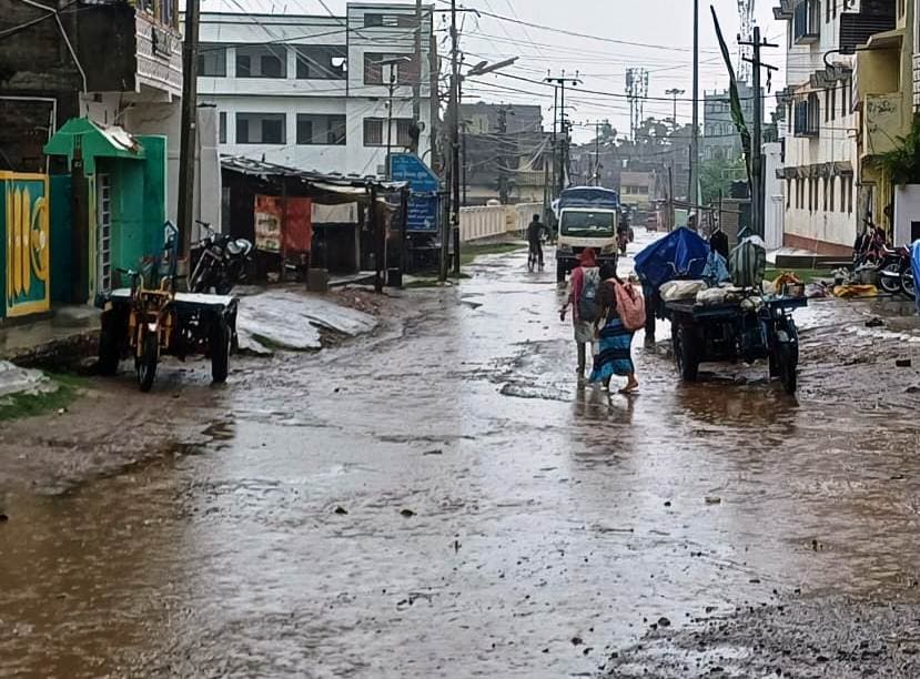 मूसलाधार बारिश से शहर में जलजमाव, राहगीर परेशान