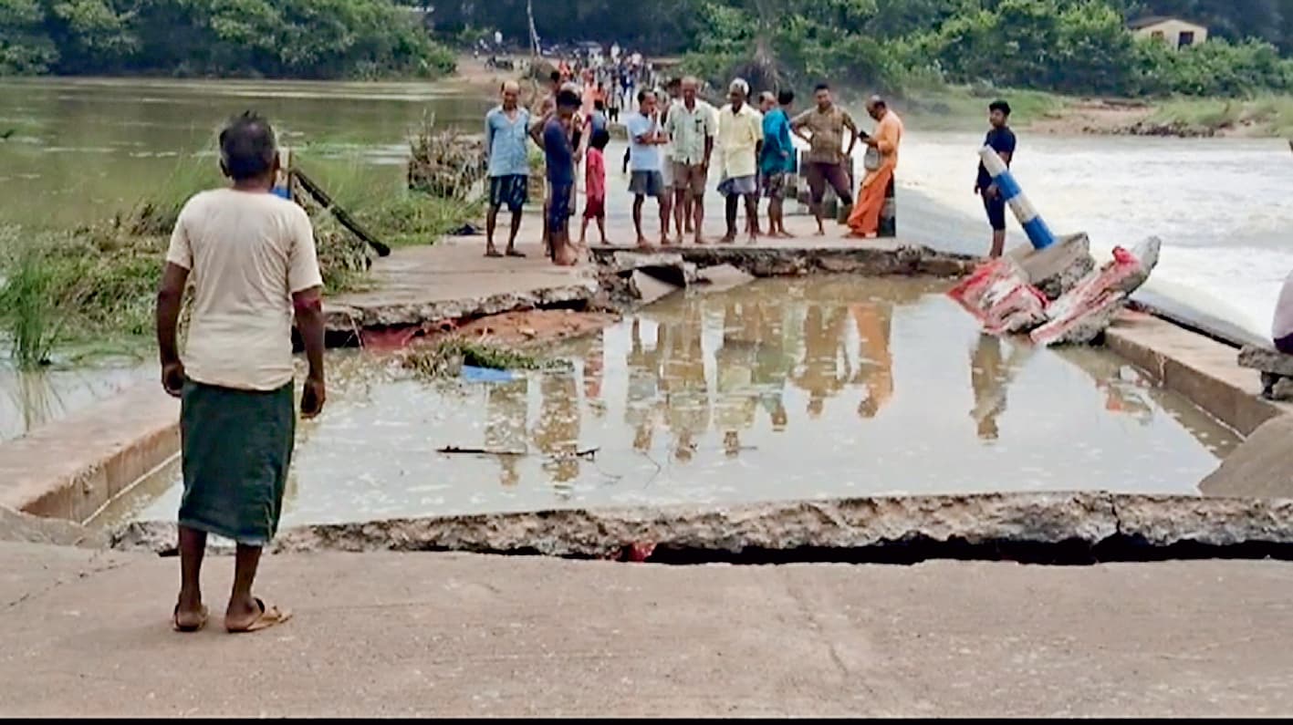 बांकुड़ा में मानकनाली ब्रिज व बीरभूम में सेतु टूटे