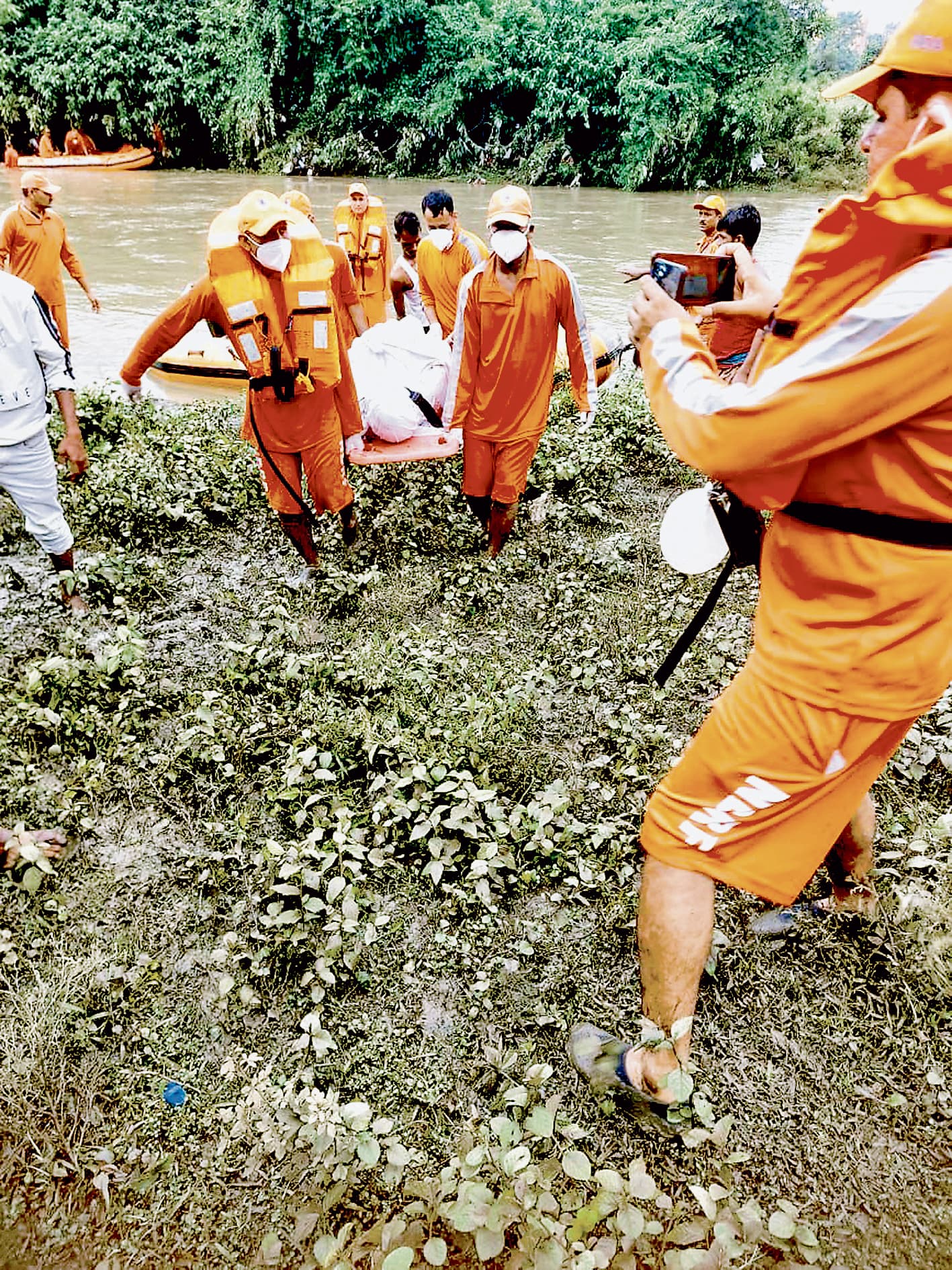 पूरी तरह 40 घर और आंशिक रूप से 400 आशियाने हो गये क्षतिग्रस्त