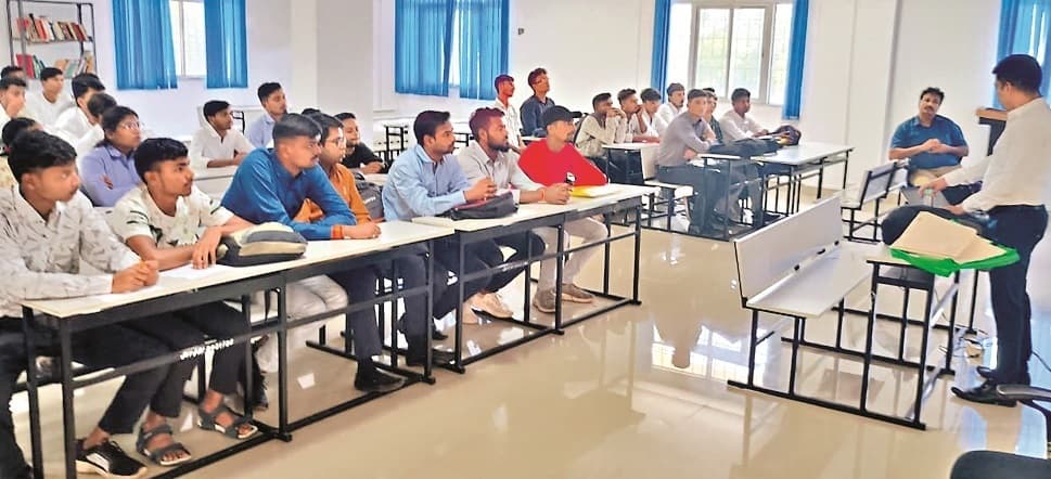 जेयूटी में 13 डिप्लोमा विद्यार्थियों का आइएफबी कंपनी में प्लेसमेंट