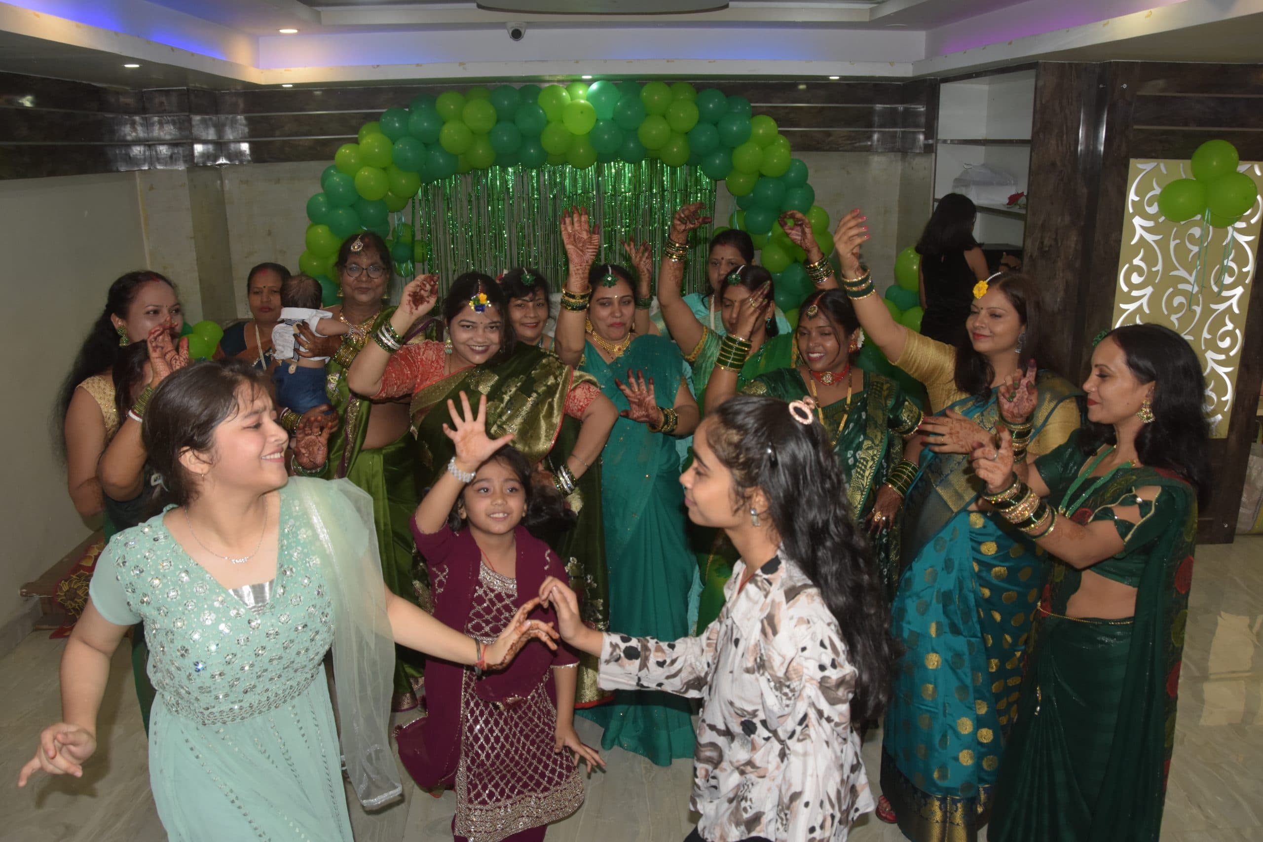 सहयोगी नगर सेक्टर दो : सावन महोत्सव में महिलाओं ने की जमकर मौज-मस्ती