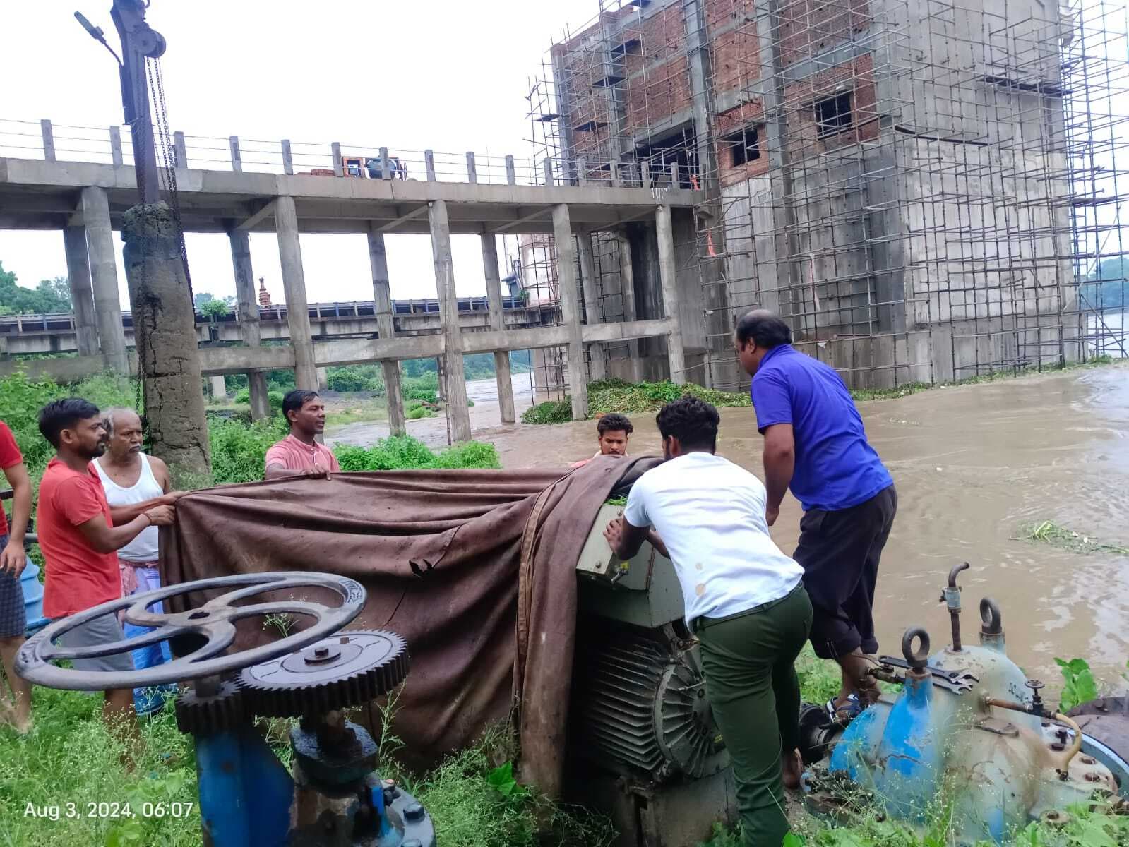 जामाडोबा वाटर प्लांट के इंटेकवेल में फंसा कचरा, जलापूर्ति बाधित