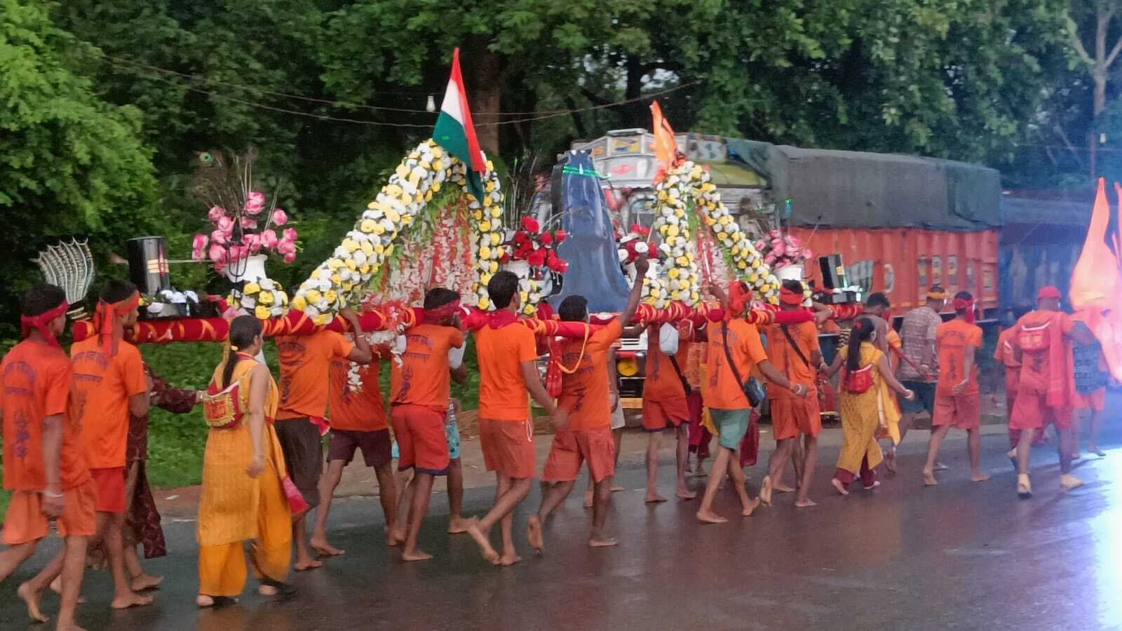 कहलगांव के 5000 कांवरियों का जत्था आकर्षक कांवर के साथ आज पहुंचेगा बासुकिनाथ