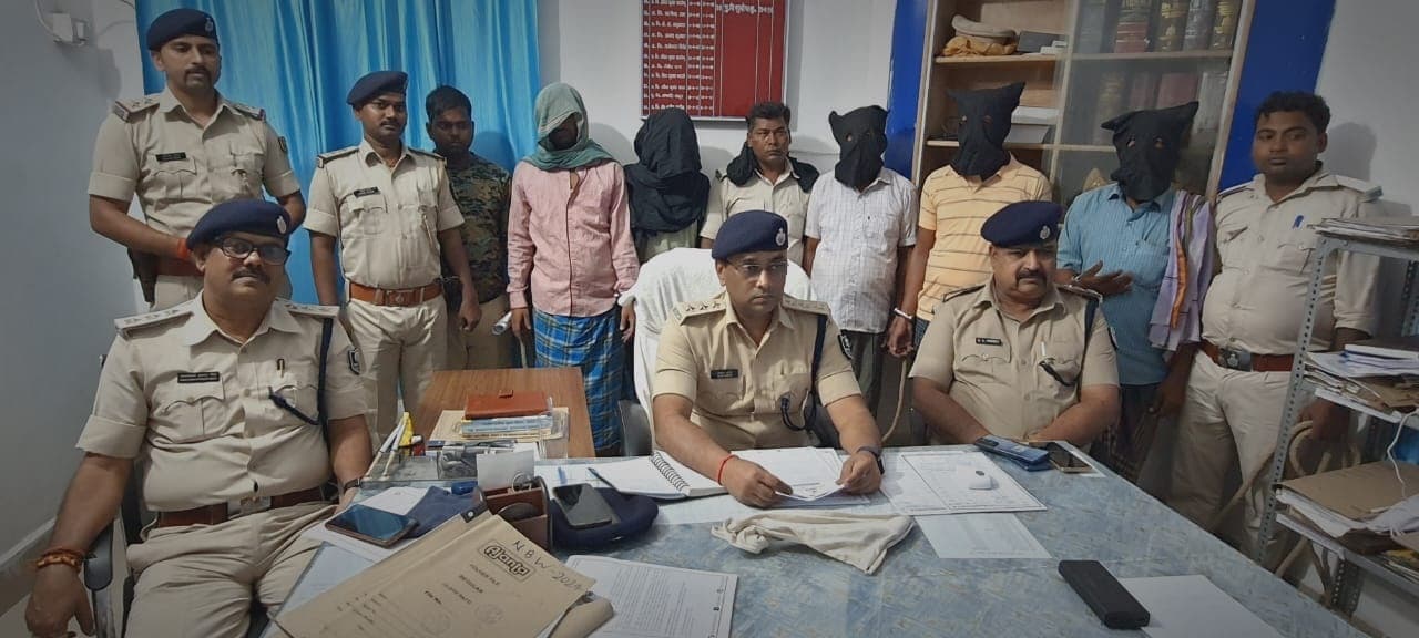 घरवालों ने ही युवती का शव छिपाने के उद्देश्य से दबा दिया था जमीन में