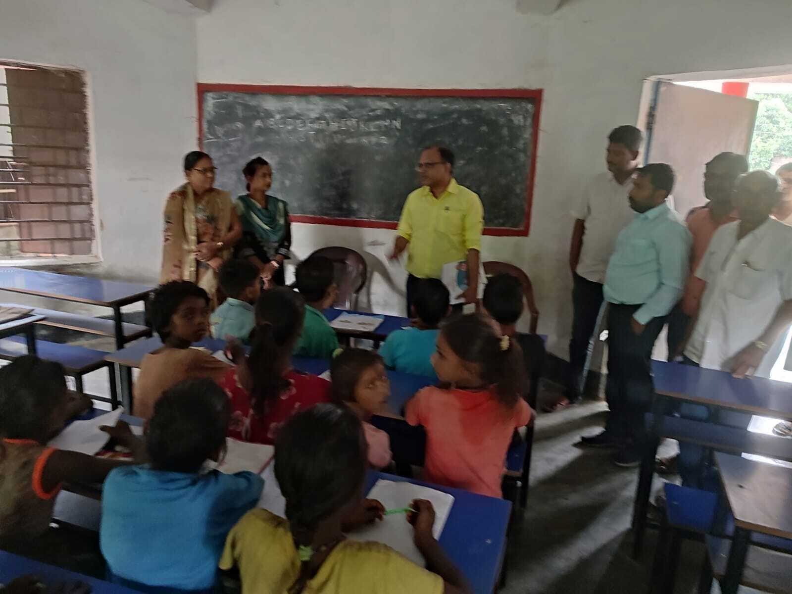 बच्चों की कम उपस्थिति पर जतायी कड़ी नाराजगी