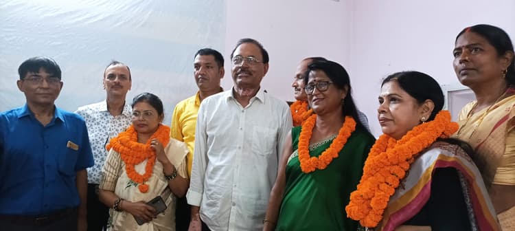 सामुदायिक स्वास्थ्य केंद्र में विदाई समारोह का आयोजन