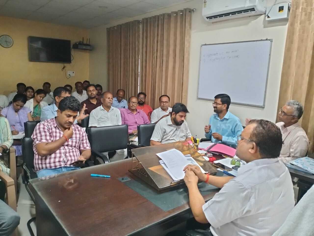 बिहार स्टूडेंट क्रेडिट कार्ड योजना के कार्यान्वयन को लेकर डीडीसी की अध्यक्षता में हुई बैठक, बच्चों को प्रेरित करने का किया आग्रह