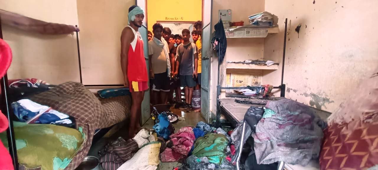 आदिवासी बालक कल्याण छात्रावास में गैस सिलेंडर में लगी आग, अफरा-तफरी