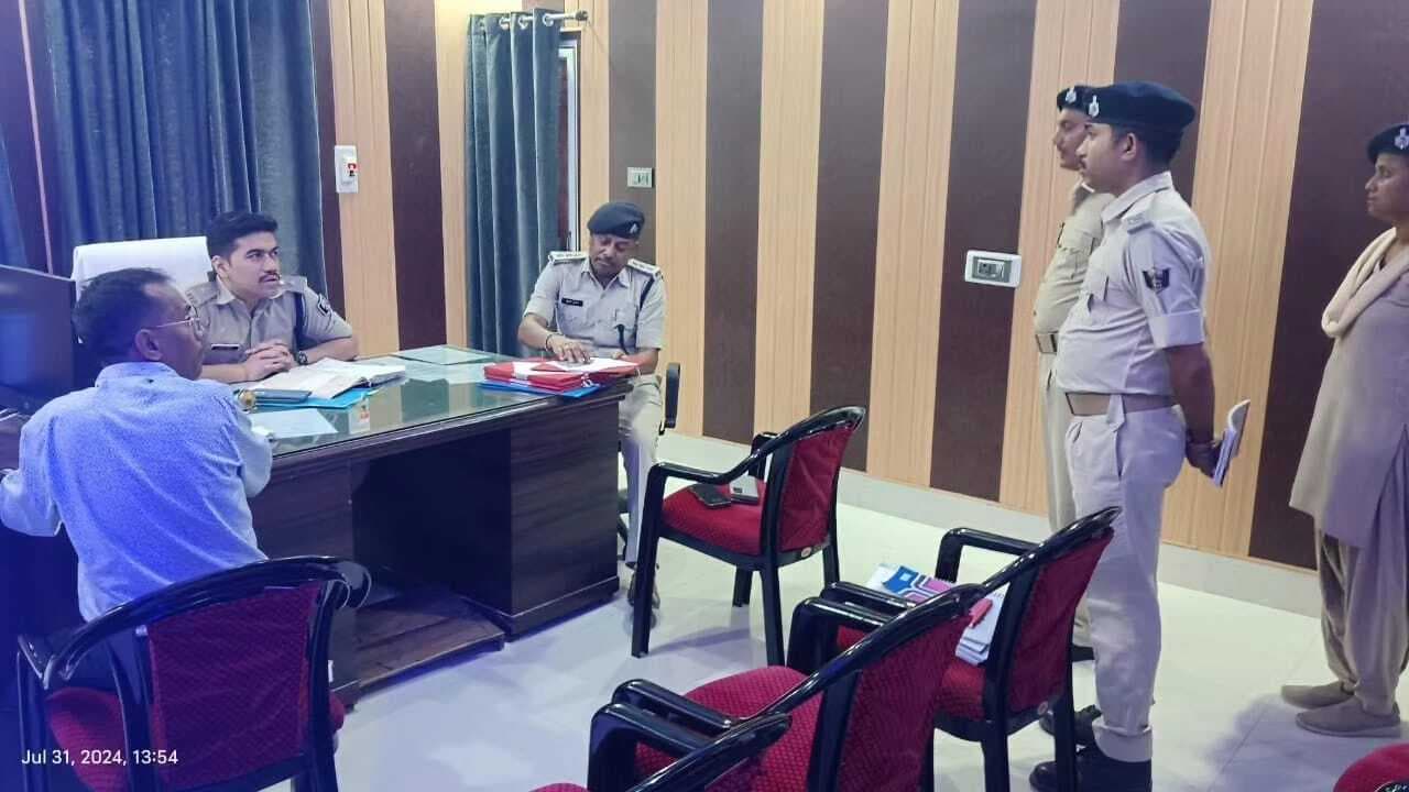 एसपी ने किया एसडीपीओ कार्यालय का निरीक्षण, दिए निर्देश