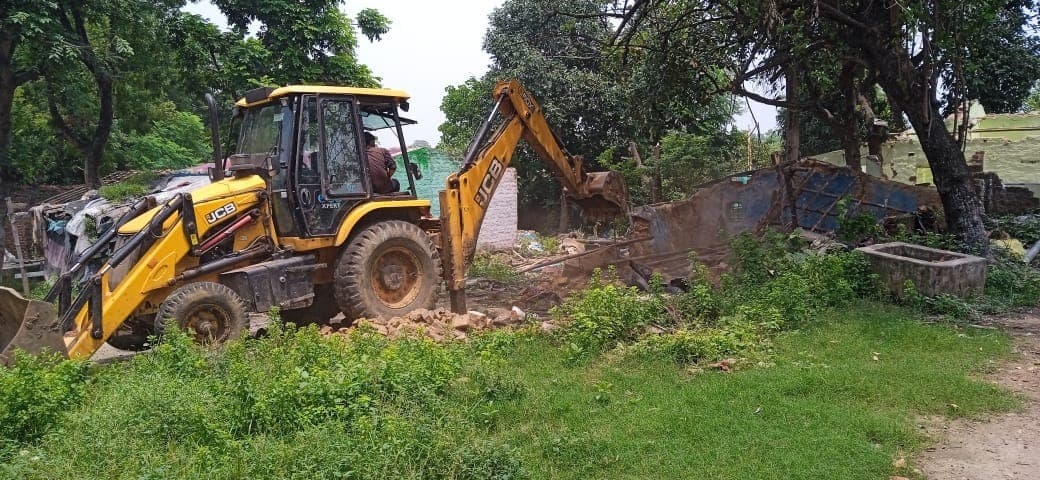 चिरेका में अनाधिकृत 49 स्ट्रक्चर को किया गया ध्वस्त