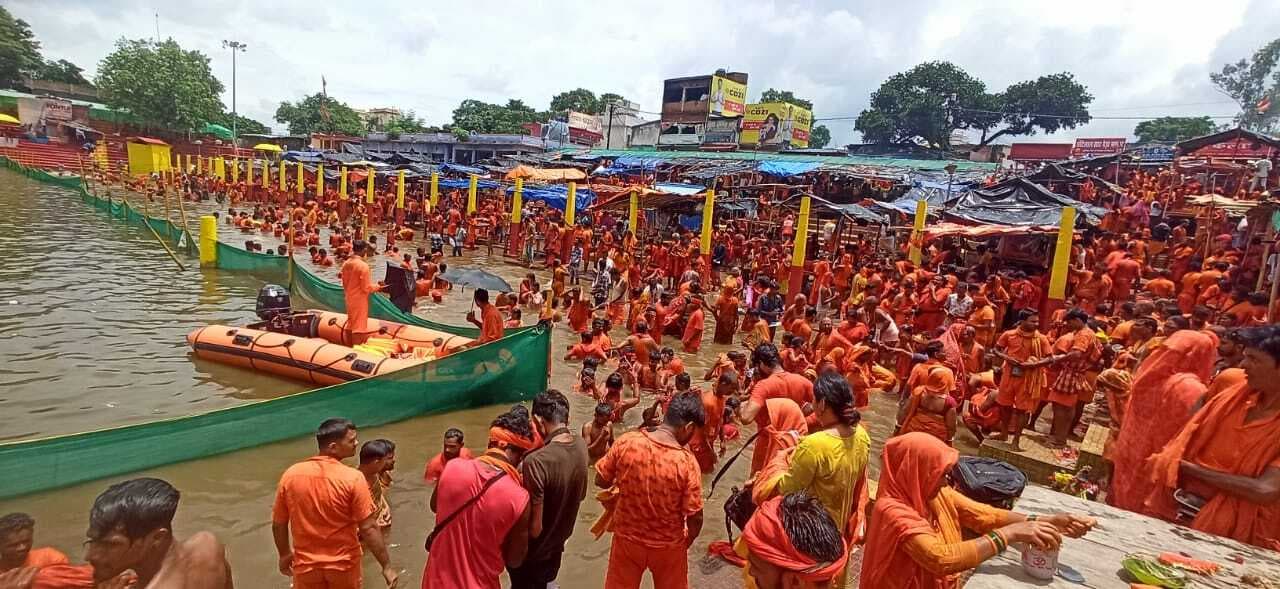 बासुकिनाथ में 69785 हजार श्रद्धालुओं ने किया जलार्पण, श्रावणी मेला के दसवें दिन हर हर महादेव व बोल बम के जयकारे से रहा गुंजायमान