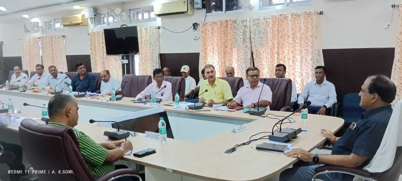 सुखाड़ के दौरान तालाबों में पानी की उपलब्धता करें सुनिश्चित