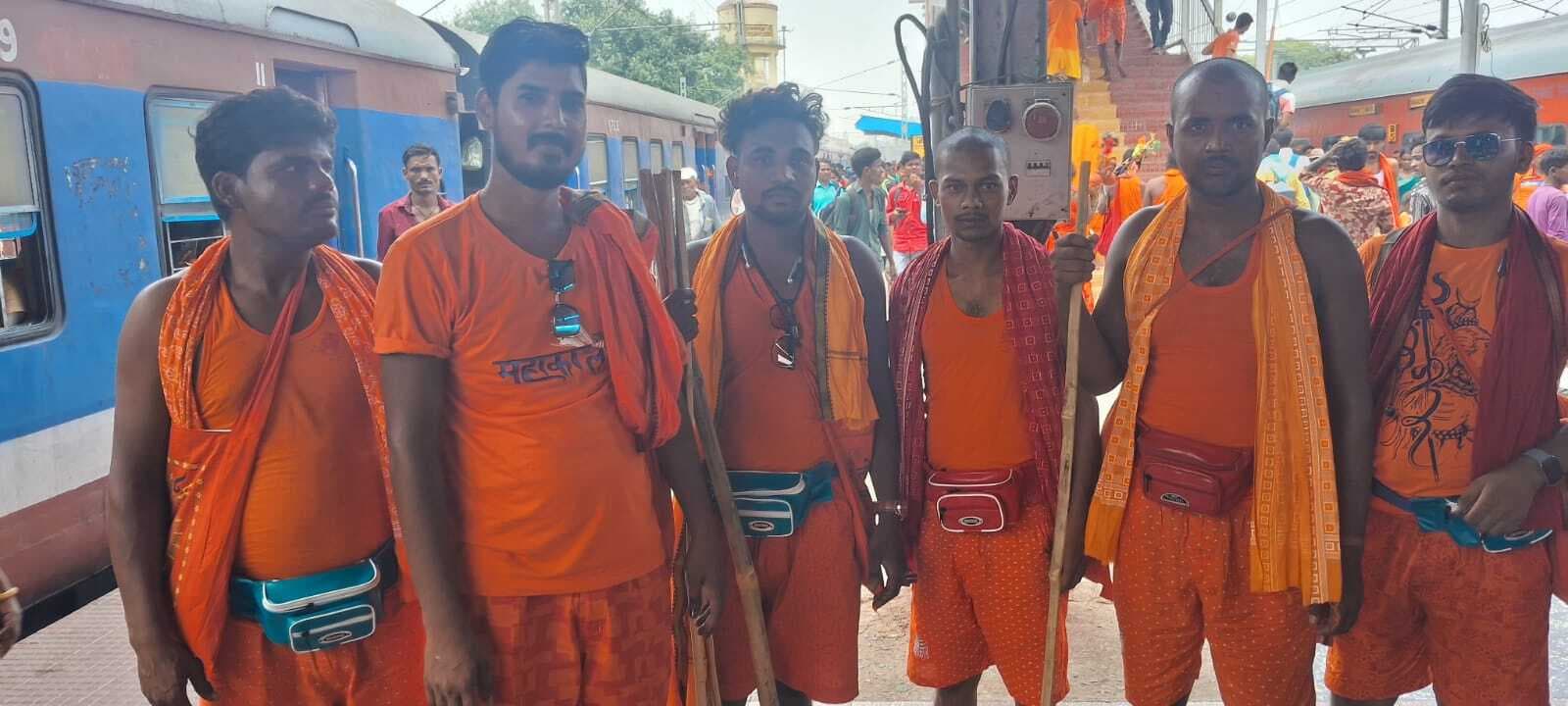 खगड़िया-जमालपुर ट्रेन आते ही शिवमय हुआ जमालपुर स्टेशन