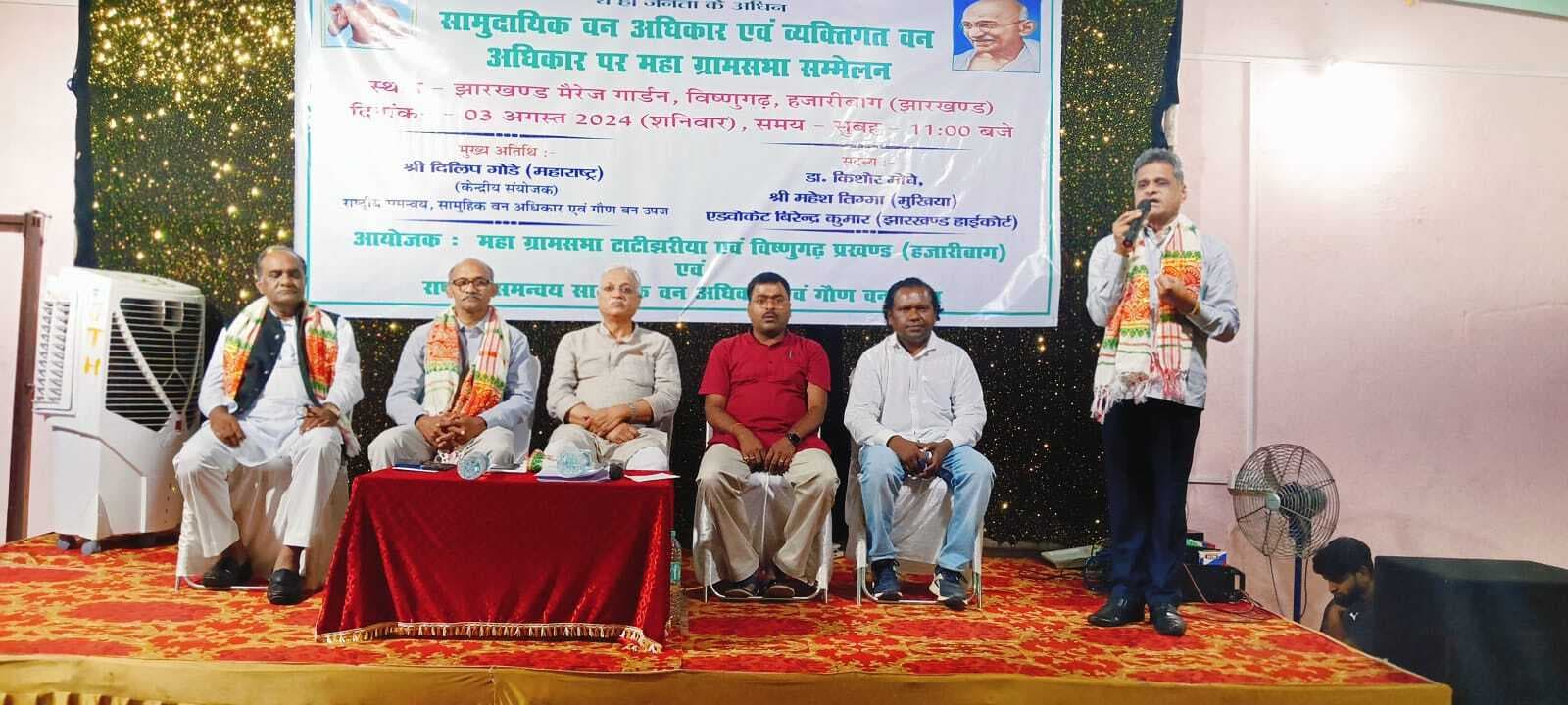 प्राकृतिक संसाधन का राजा होते हुए भी आदिवासियों के पास पैसा नहीं : दिलीप